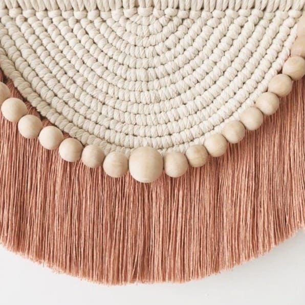 Macramé mural avec perles